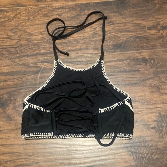 𝅺5/$20 Xhiliration black and white Crochet Bikini Top - Picture 2 of 5